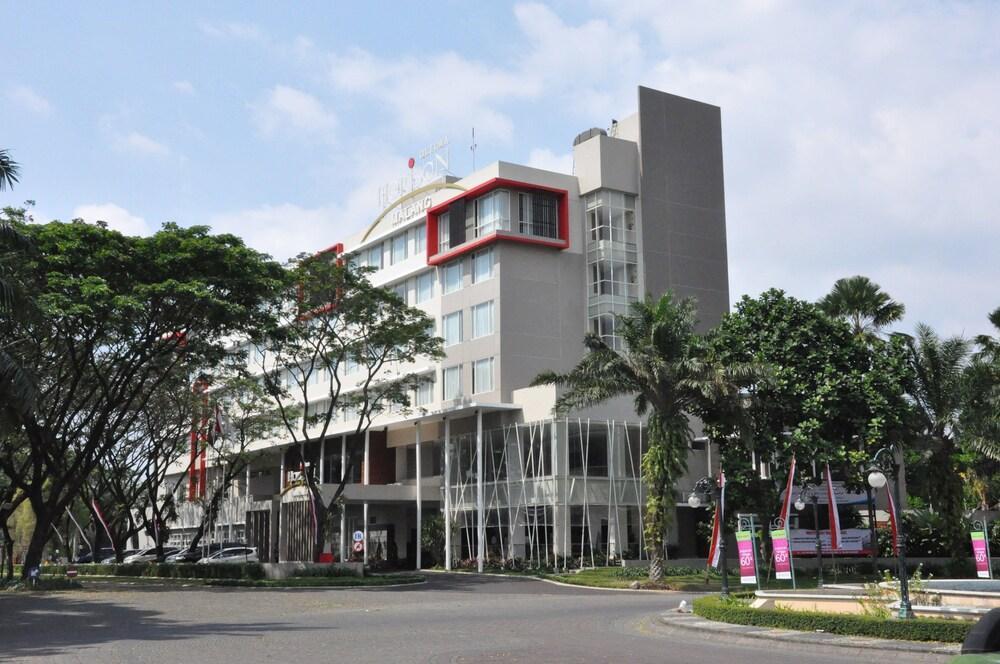 Grand Cakra Hotel Malang Kültér fotó