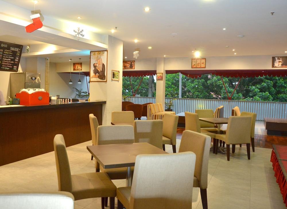 Grand Cakra Hotel Malang Kültér fotó