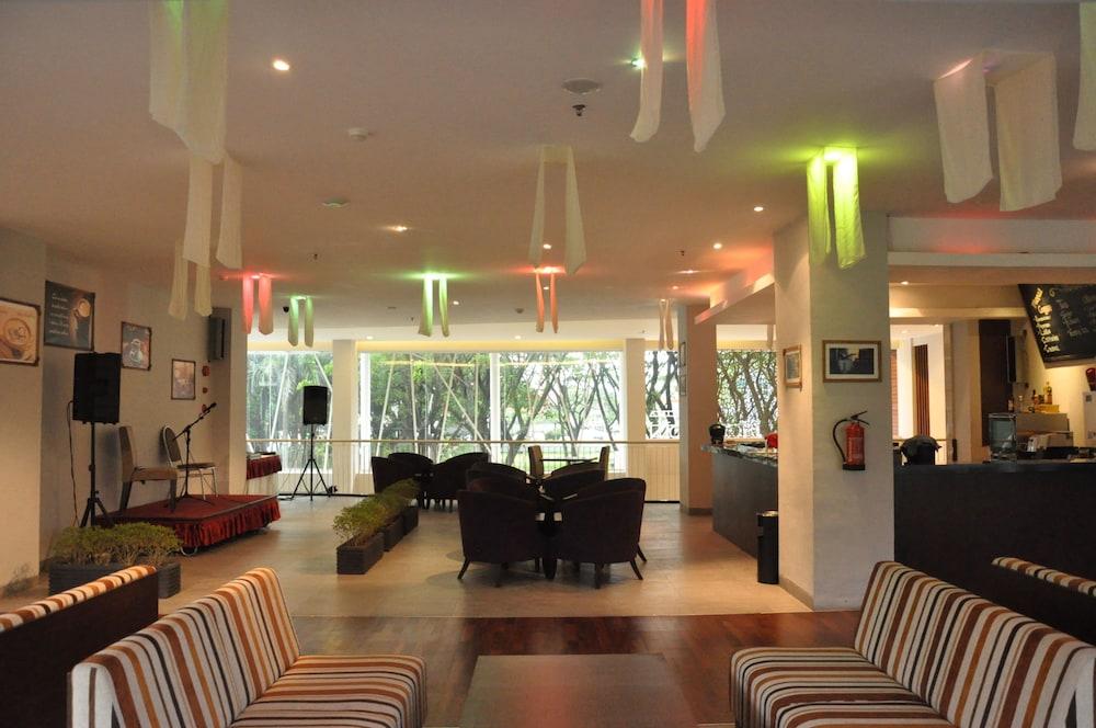 Grand Cakra Hotel Malang Kültér fotó