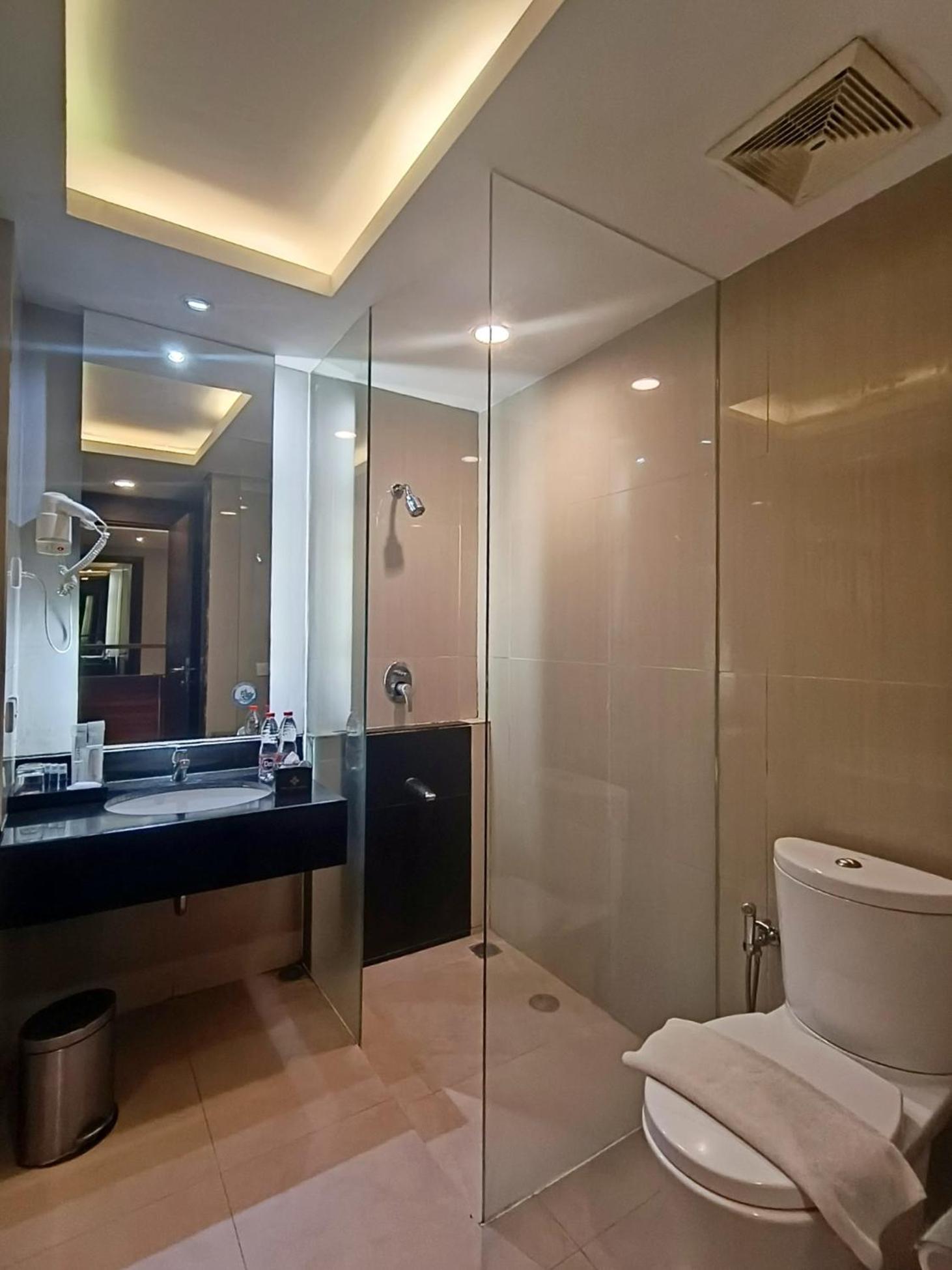 Grand Cakra Hotel Malang Kültér fotó