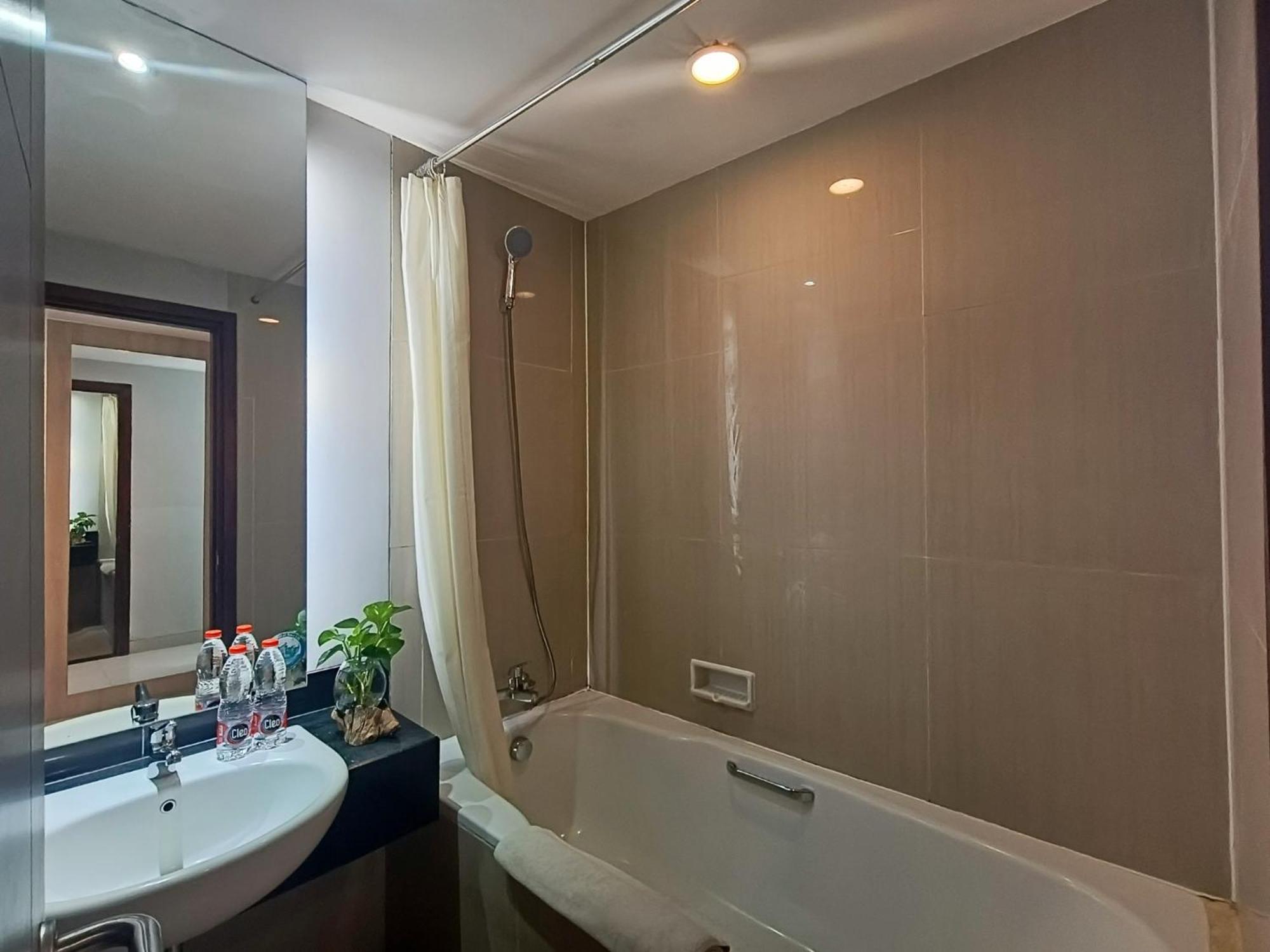 Grand Cakra Hotel Malang Kültér fotó