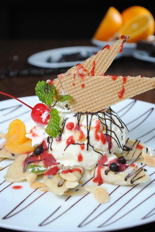 Grand Cakra Hotel Malang Kültér fotó