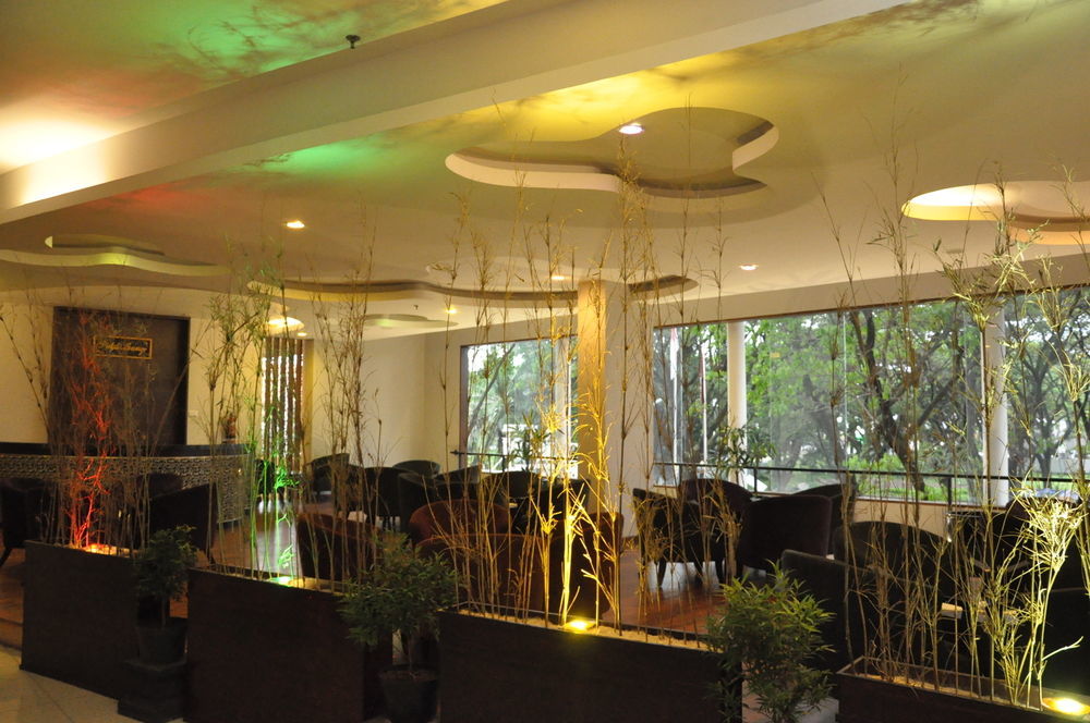 Grand Cakra Hotel Malang Kültér fotó