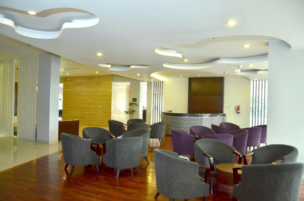 Grand Cakra Hotel Malang Kültér fotó