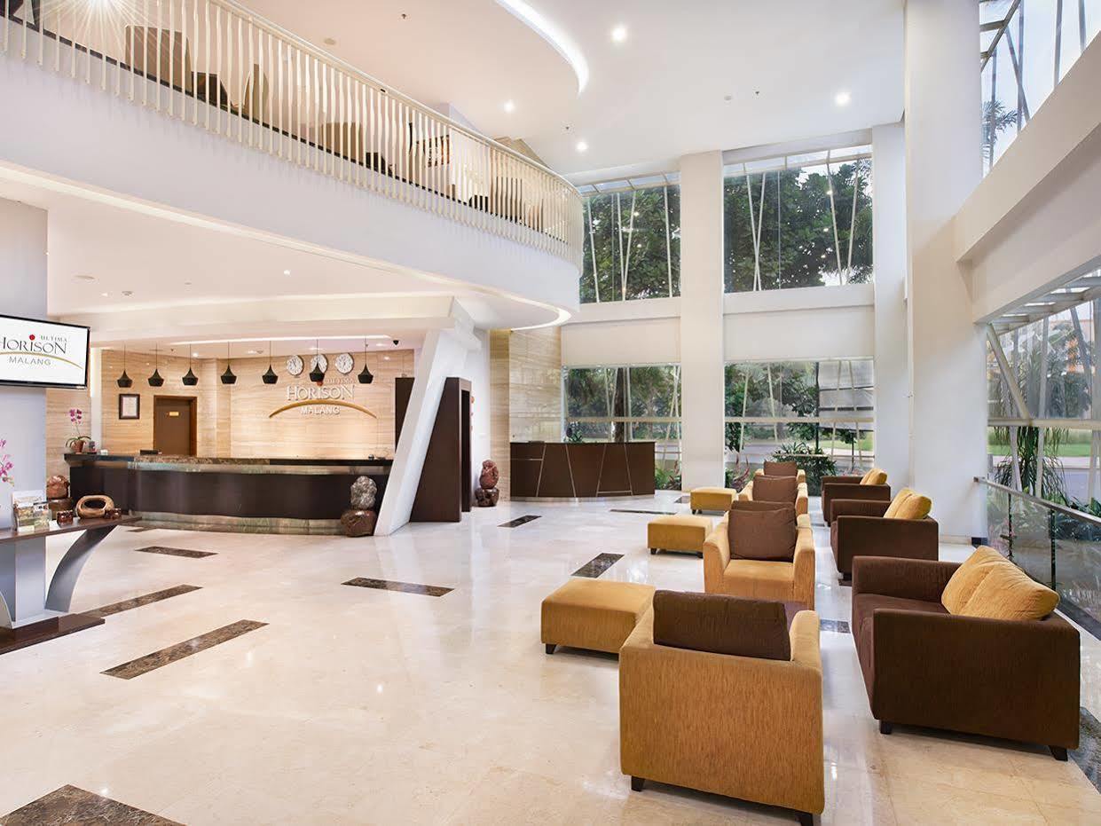 Grand Cakra Hotel Malang Kültér fotó