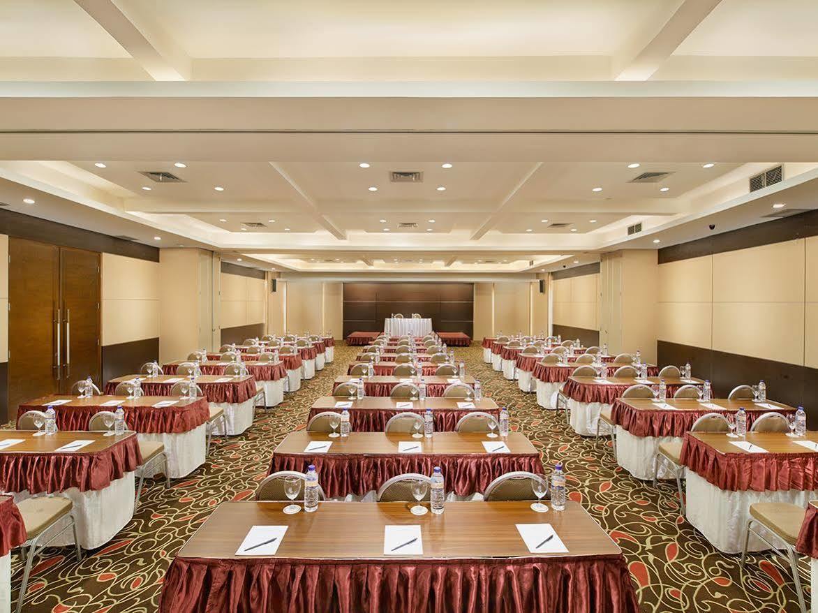 Grand Cakra Hotel Malang Kültér fotó