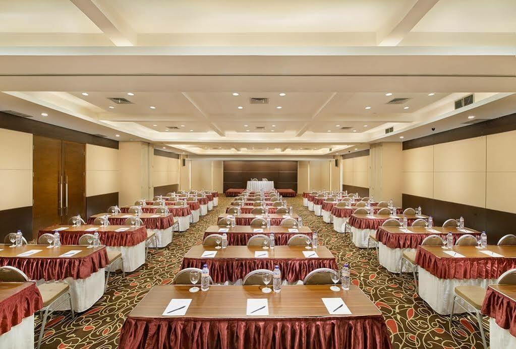 Grand Cakra Hotel Malang Kültér fotó
