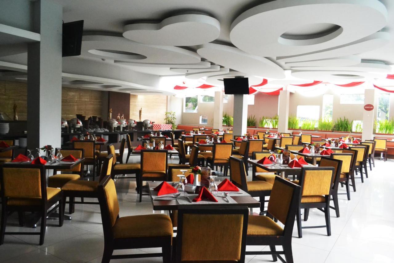 Grand Cakra Hotel Malang Kültér fotó